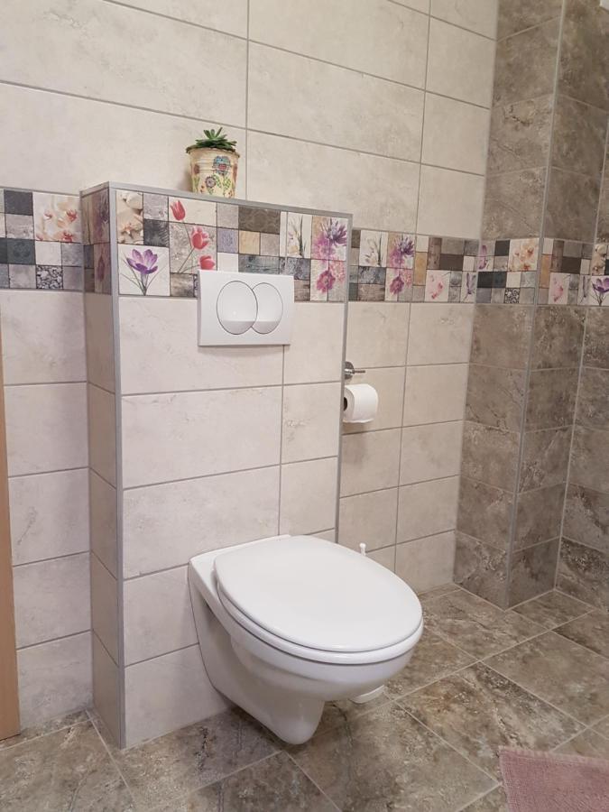 Silver Lodge Apartment 1 Eger Bagian luar foto