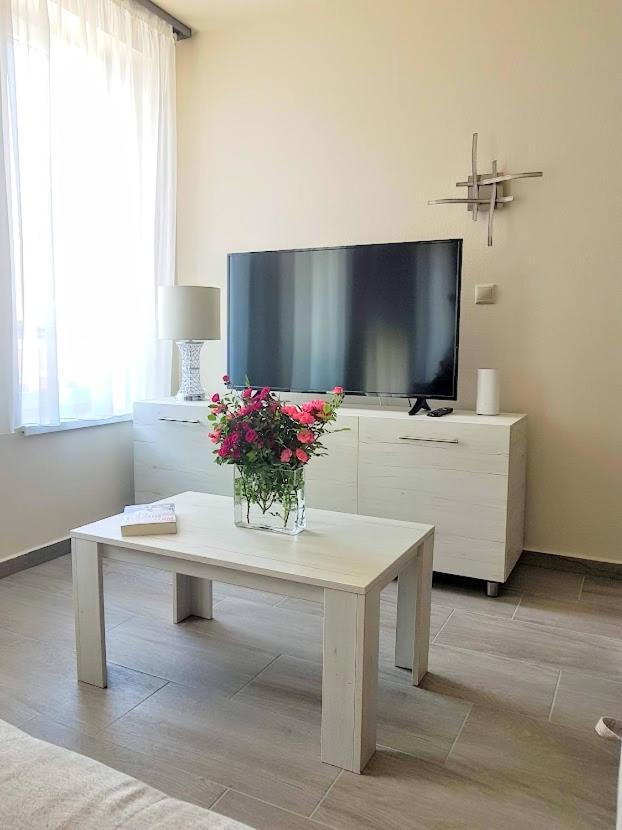 Silver Lodge Apartment 1 Eger Bagian luar foto