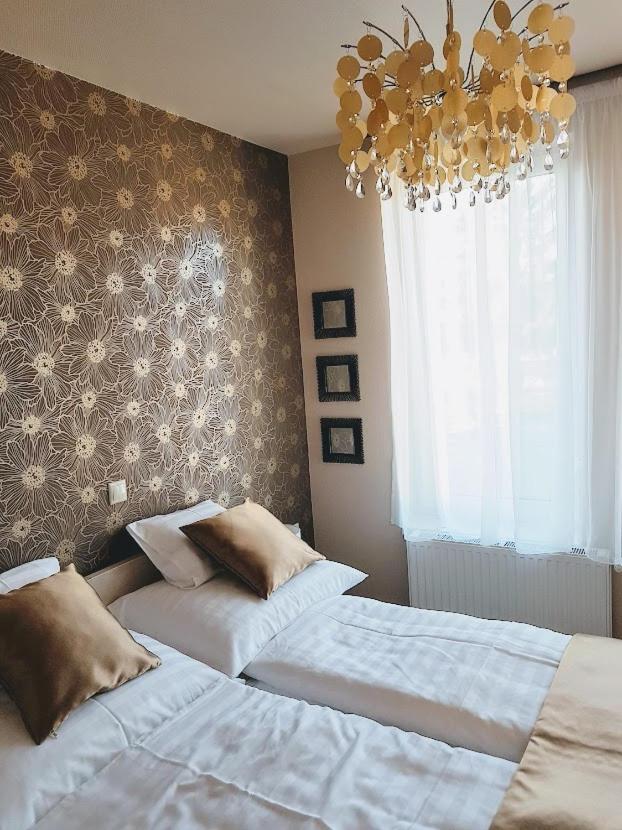 Silver Lodge Apartment 1 Eger Bagian luar foto