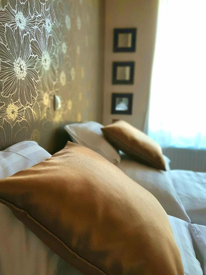 Silver Lodge Apartment 1 Eger Bagian luar foto