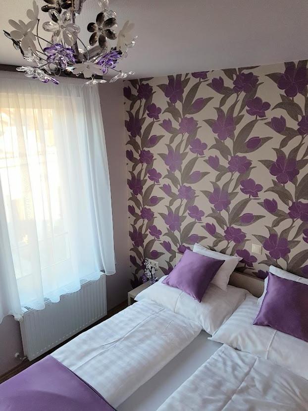 Silver Lodge Apartment 1 Eger Bagian luar foto