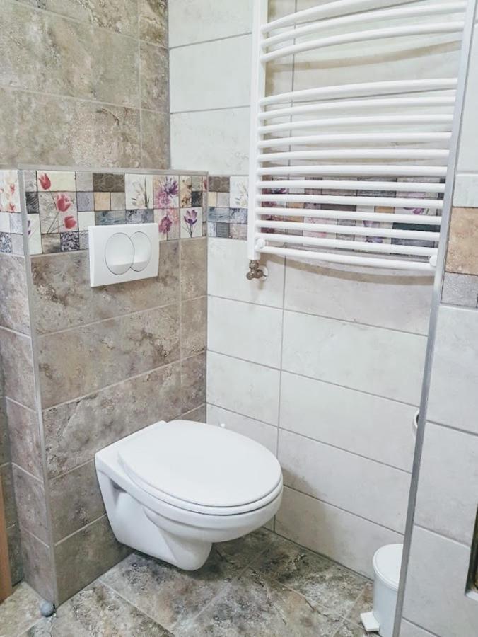Silver Lodge Apartment 1 Eger Bagian luar foto